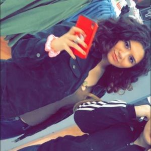 Meet your Posher, Niki